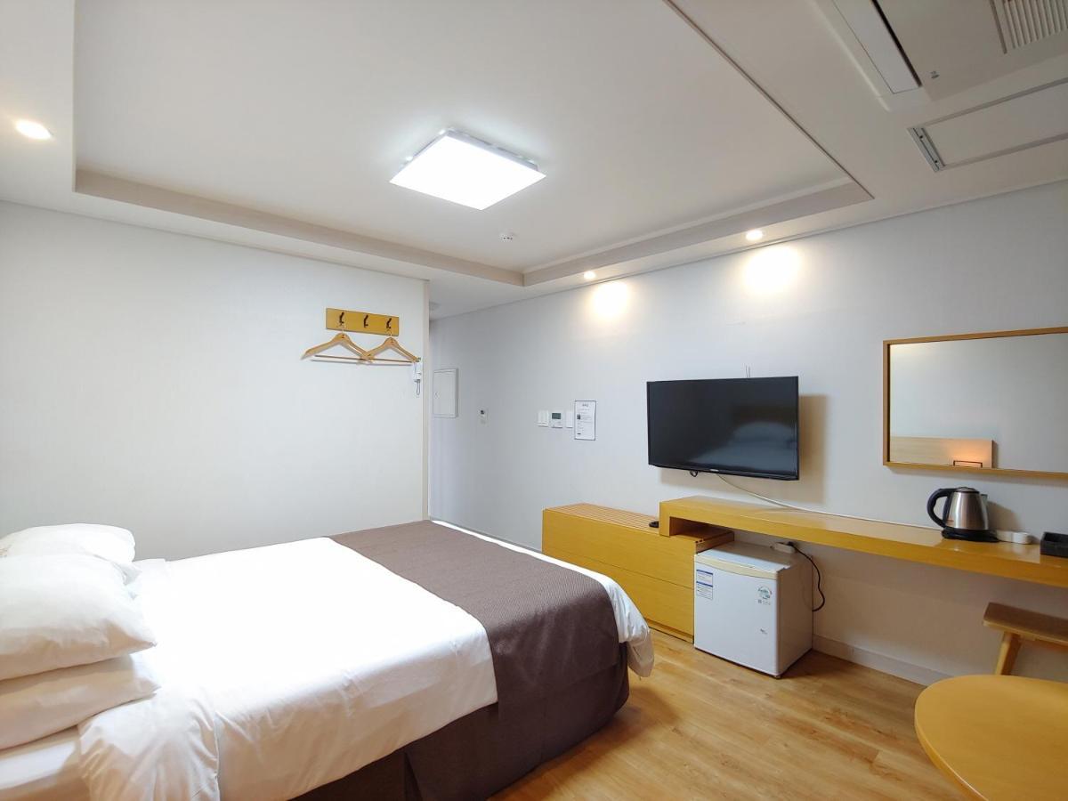 Jeju Lavender Hotel Seogwipo Exterior photo