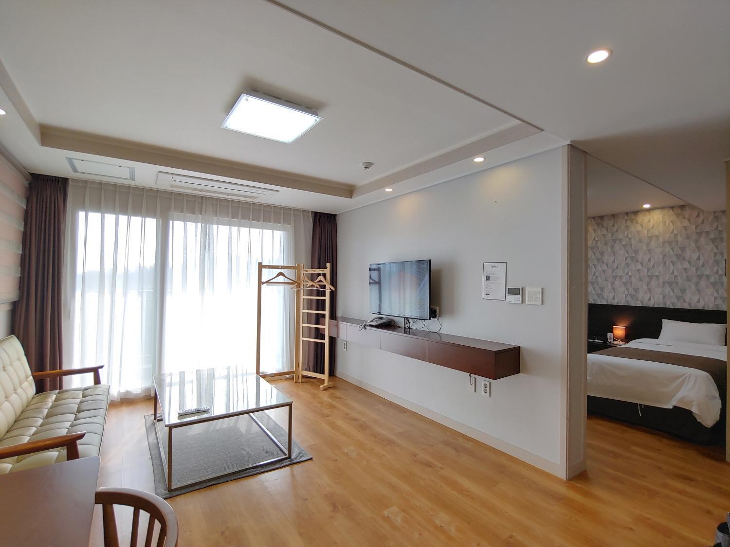 Jeju Lavender Hotel Seogwipo Exterior photo