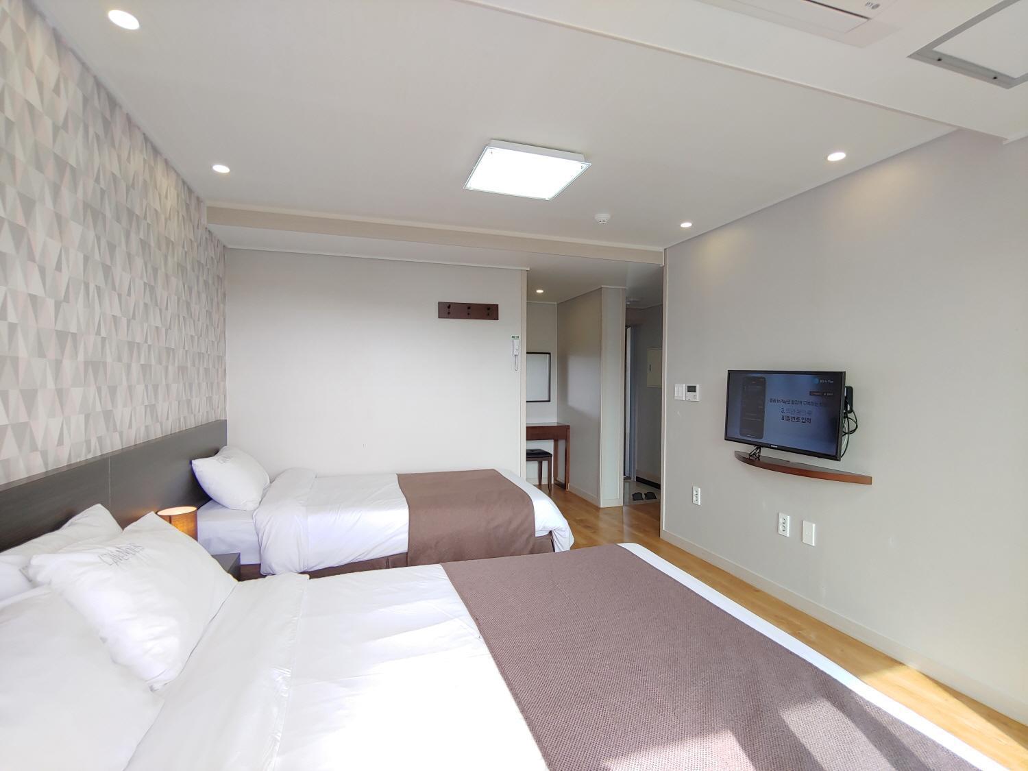 Jeju Lavender Hotel Seogwipo Exterior photo