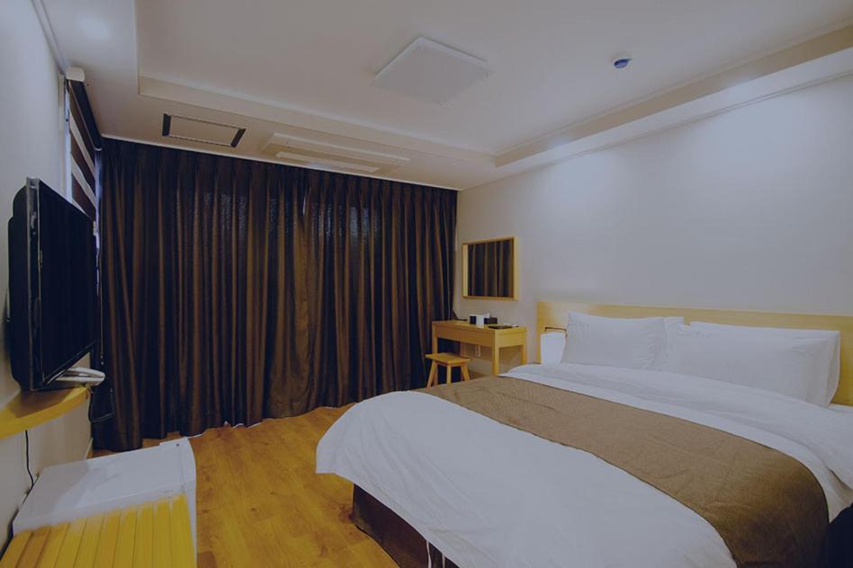 Jeju Lavender Hotel Seogwipo Exterior photo